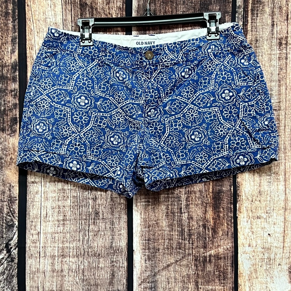 Old Navy Blue and White Floral Shorts - Size 10